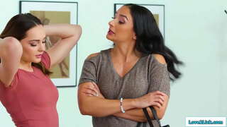 Buah dada tiriku dan anak tirinya punya rahasia urusan dan gadis menyelinap ke milfs tidur dan mereka ciuman.Latin rim dan dia menjilat kemaluan wanita itu