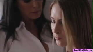 Каденс Лакс, наконец, занимается сексом с мокрой киской Рейган Фокс, МИЛФ