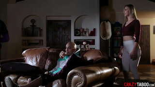 Babe Jillian Janson se ajoelhou e chupou o pau grande e gostava de hardcore buceta de porra depois que ele