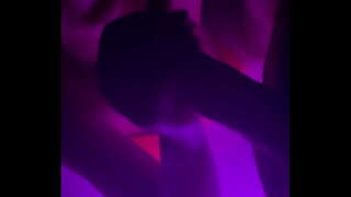 Levei a miña irmá máis nova na hottub para mamar o meu galo