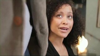 Mia Austin gettin i te reira ki runga ki tona mama o te tangata