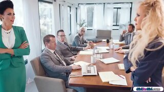 Busty milf ව්යාපාරික කාන්තාවන්ට හිසට හිස යන්න තුළ boardmeeting.අනෙක් ව්යාපාරිකයන් එළියට ඉක්මනින් ඔවුන් හැක.අවසානයේ milfs ඇති කාමරය සඳහා තමන් ආරම්භ සිප හා ලෙවකන්න එක් එක් අනෙකුත්