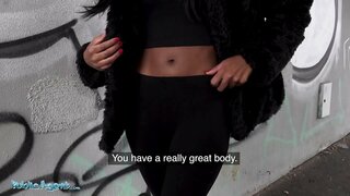 Public Agent INGGRIS Hideung Asia Rae rides nya gedé juicy burit dina dick badag pikeun tunai Public Agent INGGRIS Hideung Asia Rae rides nya gedé juicy burit dina dick badag pikeun tunai
