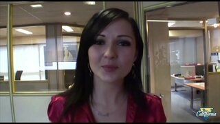 Beag brunette a &#039; tabhann a h-anal with pleasure