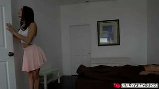 Abella bho chunnart a tha ag iarraidh a &#039; faireachdainn i stepbrothers cock taobh a-staigh i fliuch twat